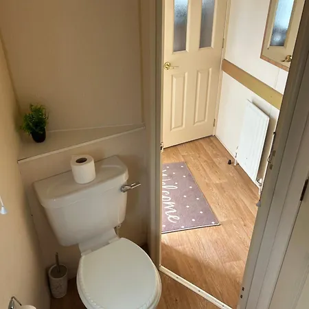 West Lakes Affordable Caravan Apartament *