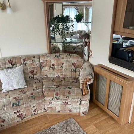 Apartament West Lakes Affordable Caravan *