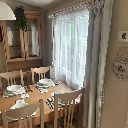 West Lakes Affordable Caravan Apartament *